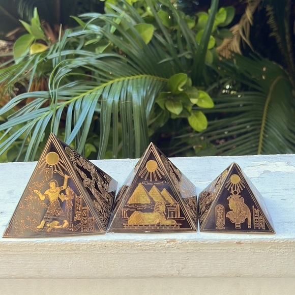 Vintage Three Egyptian Etched Brass Pyramids - Picture 3 of 16